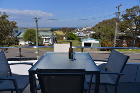 The Boat House - Accommodation Redcliffe 2