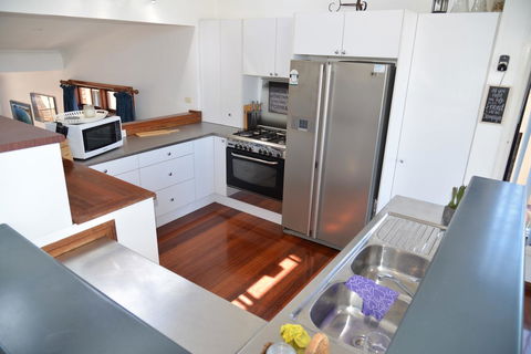 The Boat House - Accommodation Redcliffe 5