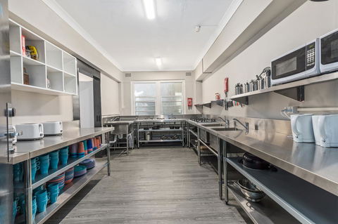 Ady's Place Backpackers, Sydney - Accommodation Redcliffe 9