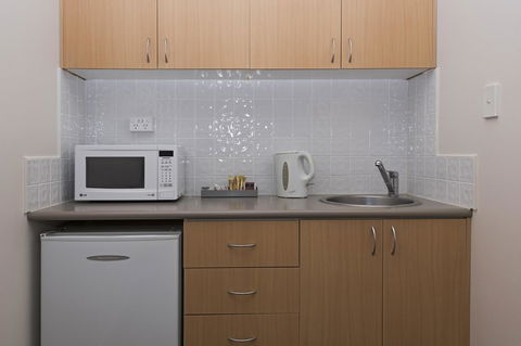 Leisure Inn Spires - Accommodation Redcliffe 5