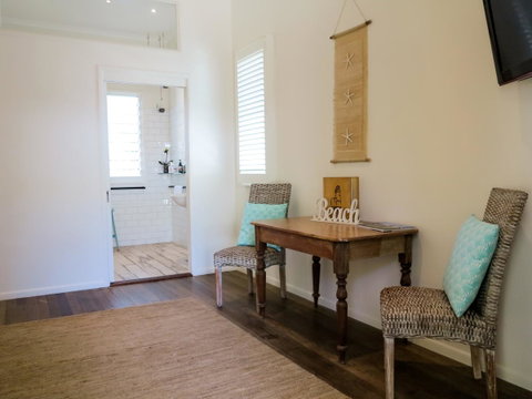 Cove Studios - Accommodation Redcliffe 9