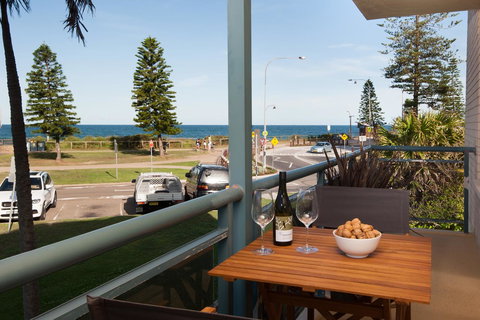 Waterview Beach Apartment - Accommodation Redcliffe 13