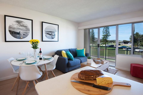 Waterview Beach Apartment - Accommodation Redcliffe 6