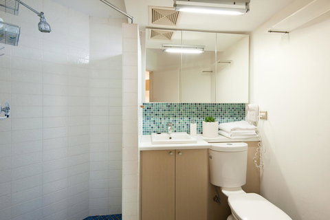 Waterview Beach Apartment - Accommodation Redcliffe 11