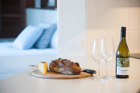 Waterview Beach Apartment - Accommodation Redcliffe 12