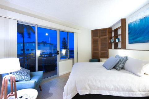 Waterview Beach Apartment - Accommodation Redcliffe 1