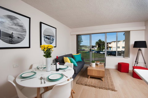 Waterview Beach Apartment - Accommodation Redcliffe 5