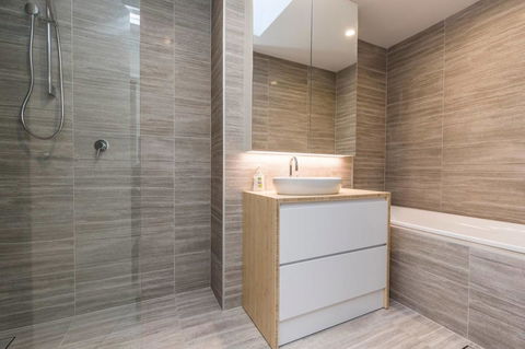 Nobbs Â· Executive 2 Storey Sydney Apartment With Pool - Accommodation Redcliffe 10