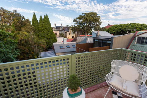 Nobbs Â· Executive 2 Storey Sydney Apartment With Pool - Accommodation Redcliffe 16