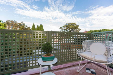 Nobbs Â· Executive 2 Storey Sydney Apartment With Pool - Accommodation Redcliffe 15