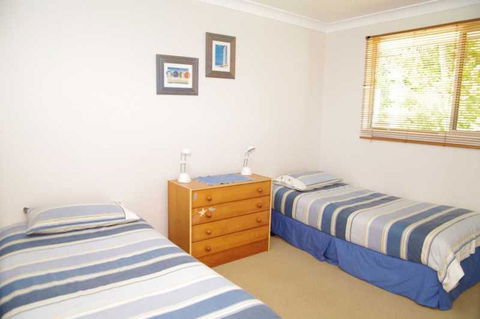 Coastwatch, 26 Comara Terrace - Accommodation Redcliffe 8