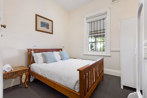 Drummoyne 3 Bedroom Home (62ALE) - Accommodation Redcliffe 3