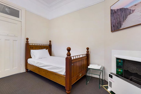 Drummoyne 3 Bedroom Home (62ALE) - Accommodation Redcliffe 2
