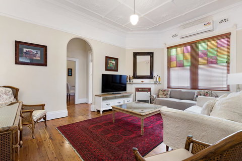 Drummoyne 3 Bedroom Home (62ALE) - Accommodation Redcliffe 1