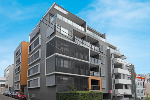 Large Light Luxe 3BDR 2BA Free Parking - Walk To Sydney Uni And RPA - Accommodation Redcliffe 11