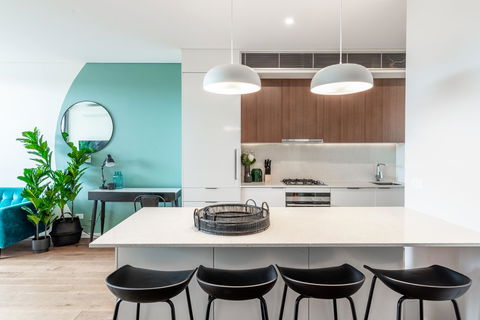 Large Light Luxe 3BDR 2BA Free Parking - Walk To Sydney Uni And RPA - Accommodation Redcliffe 5
