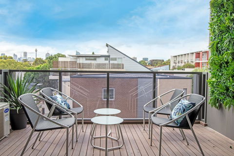 Large Light Luxe 3BDR 2BA Free Parking - Walk To Sydney Uni And RPA - Accommodation Redcliffe 4