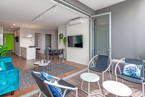 Large Light Luxe 3BDR 2BA Free Parking - Walk To Sydney Uni And RPA - Accommodation Redcliffe 1
