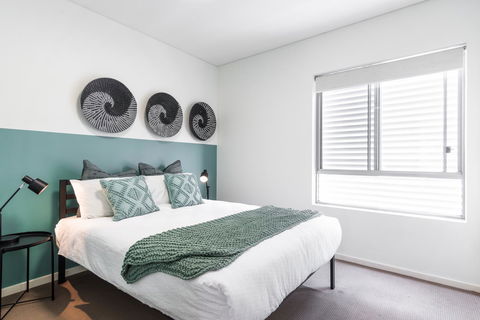 Large Light Luxe 3BDR 2BA Free Parking - Walk To Sydney Uni And RPA - Accommodation Redcliffe 6