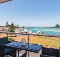 Shoreline 7 with 180 degree water views - Accommodation Redcliffe