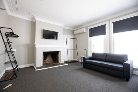 Horse And Jockey Hotel Homebush - Accommodation Redcliffe 2