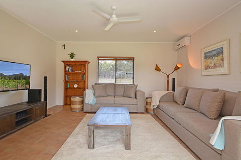 JE Guesthouse, Central To All The Hunter Valley Has To Offer - Accommodation Redcliffe 3