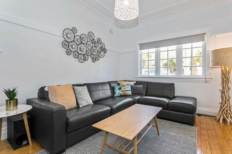 Seaspray - Manly Beach Apartment Close To The Sand - Accommodation Redcliffe 5