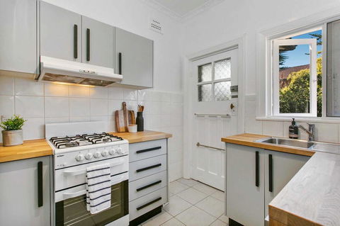 Seaspray - Manly Beach Apartment Close To The Sand - Accommodation Redcliffe 4