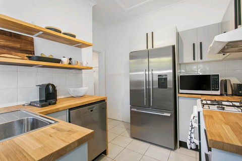 Seaspray - Manly Beach Apartment Close To The Sand - Accommodation Redcliffe 7