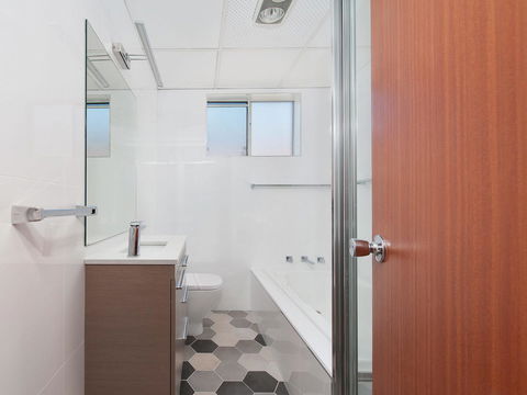 Victoria Parade, Kiah, Unit 10, 53 - Accommodation Redcliffe 11