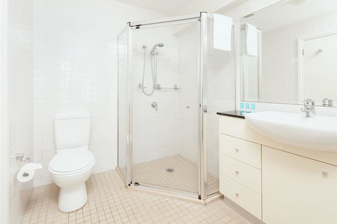 Waterfront Apartment On Sydney Harbour - Accommodation Redcliffe 3