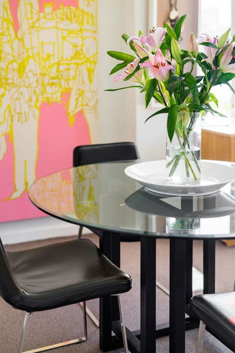 Waterfront Apartment Brimming With Inspirational Artwork - Accommodation Redcliffe 23