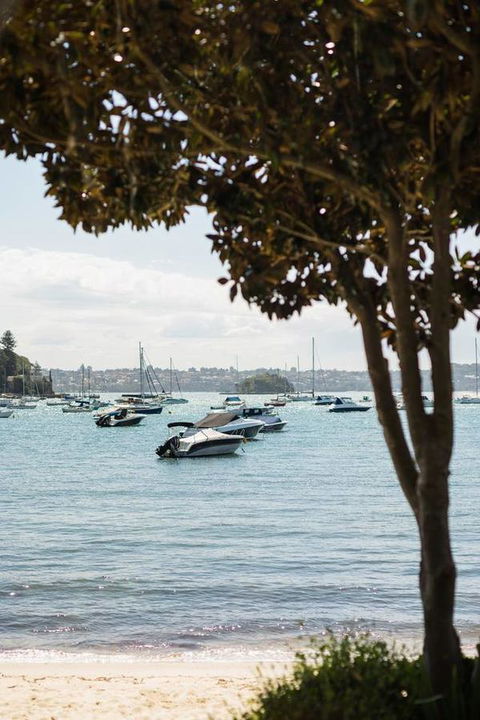 Waterfront Apartment Brimming With Inspirational Artwork - Accommodation Redcliffe 9