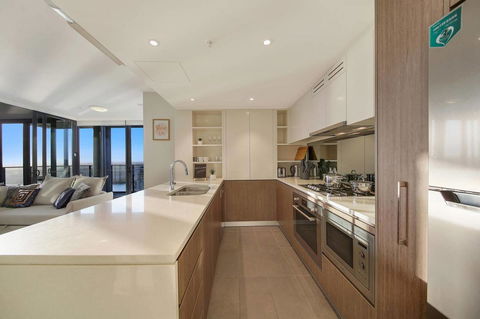 Stunning Sunset Water View 2BEDs On High Rises - Accommodation Redcliffe 11