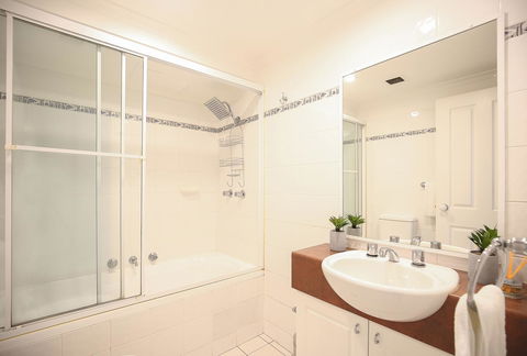 Vibrant Inner-city Living - Darling Harbour Fringe - Accommodation Redcliffe 6