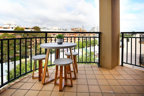 Vibrant Inner-city Living - Darling Harbour Fringe - Accommodation Redcliffe 1