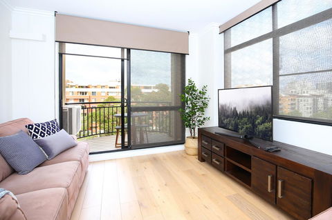 Vibrant Inner-city Living - Darling Harbour Fringe - Accommodation Redcliffe 0