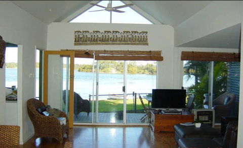 Swan Bay Hideaway - Accommodation Redcliffe 12