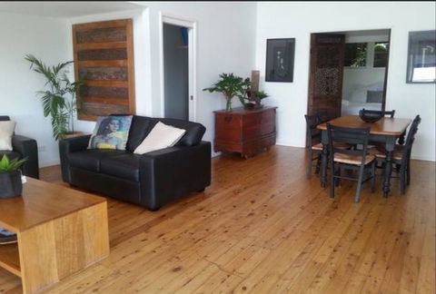 Swan Bay Hideaway - Accommodation Redcliffe 2