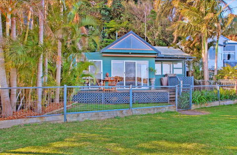 Swan Bay Hideaway - Accommodation Redcliffe 0