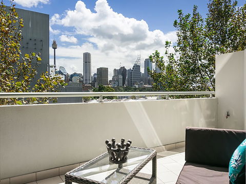 Lower Bridge And Sails - Executive 2BR Darlinghurst Apartment With Balcony And Rooftop Views - Accommodation Redcliffe 6