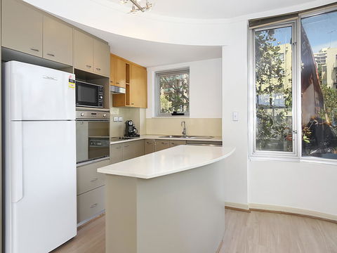 Lower Bridge And Sails - Executive 2BR Darlinghurst Apartment With Balcony And Rooftop Views - Accommodation Redcliffe 3