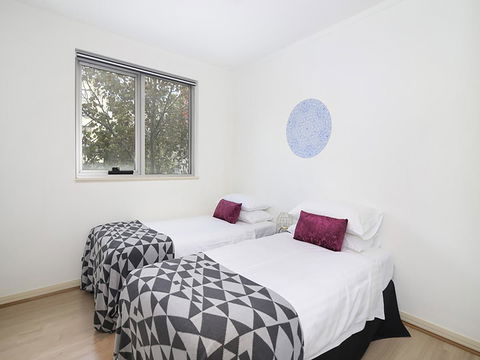 Lower Bridge And Sails - Executive 2BR Darlinghurst Apartment With Balcony And Rooftop Views - Accommodation Redcliffe 8