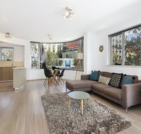 Lower Bridge and Sails - Executive 2BR Darlinghurst Apartment with Balcony and Rooftop Views - Accommodation Redcliffe