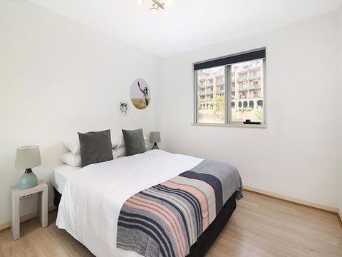 Lower Bridge And Sails - Executive 2BR Darlinghurst Apartment With Balcony And Rooftop Views - Accommodation Redcliffe 7