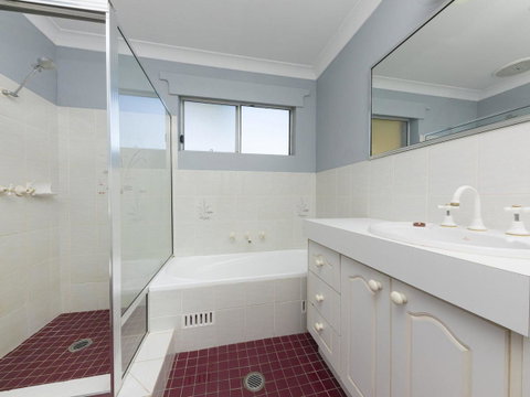 2 The Breckenridge - Accommodation Redcliffe 6