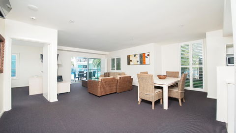 Pacific Blue, Salamander Bay - Accommodation Redcliffe 1