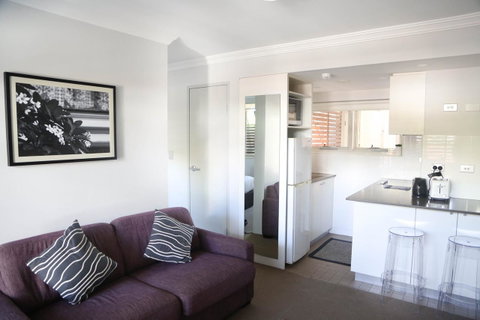 The Blenheim - Accommodation Redcliffe 3