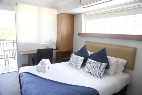 The Blenheim - Accommodation Redcliffe 2