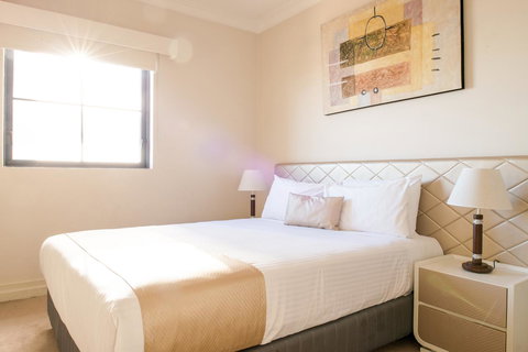 Seasons Harbour Plaza - Accommodation Redcliffe 6